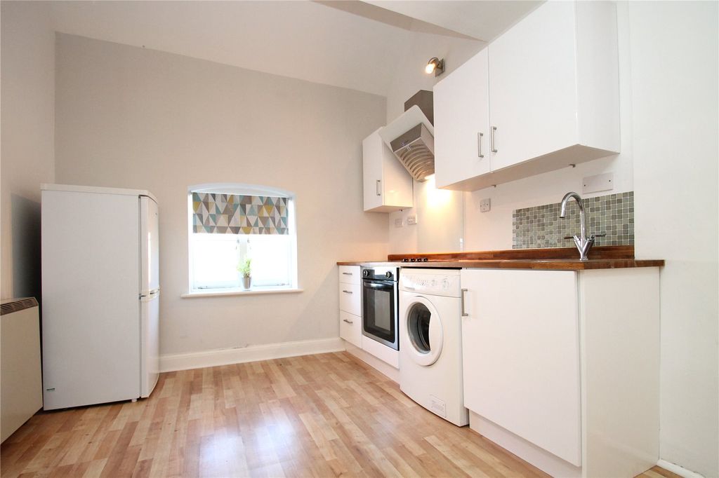Property photo 2 of 8 Kitchen