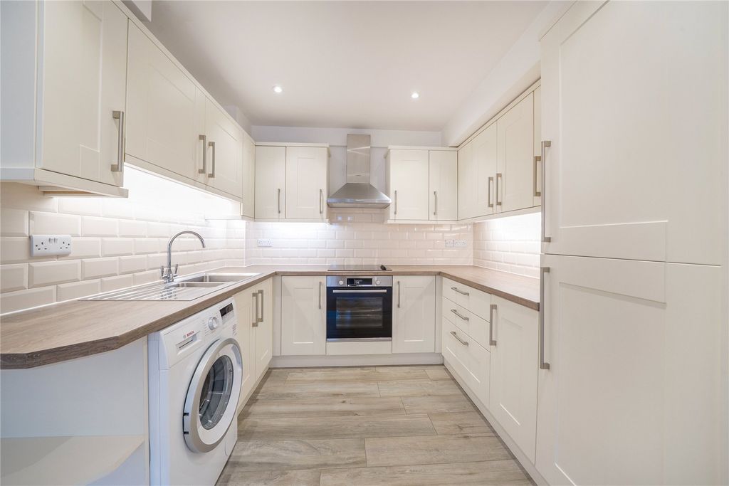 Property photo 3 of 10 Picture No. 12