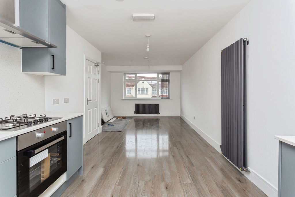 Property photo 1 of 11 Reception/Kitchen