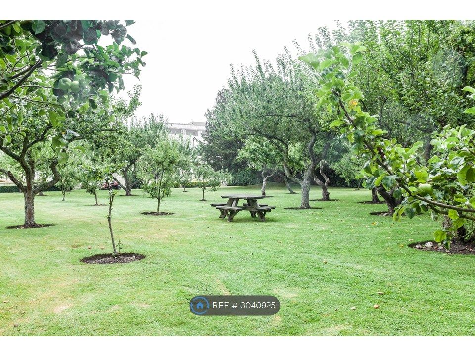 Property photo 2 of 28 Orchard (Communal Private Gardens)