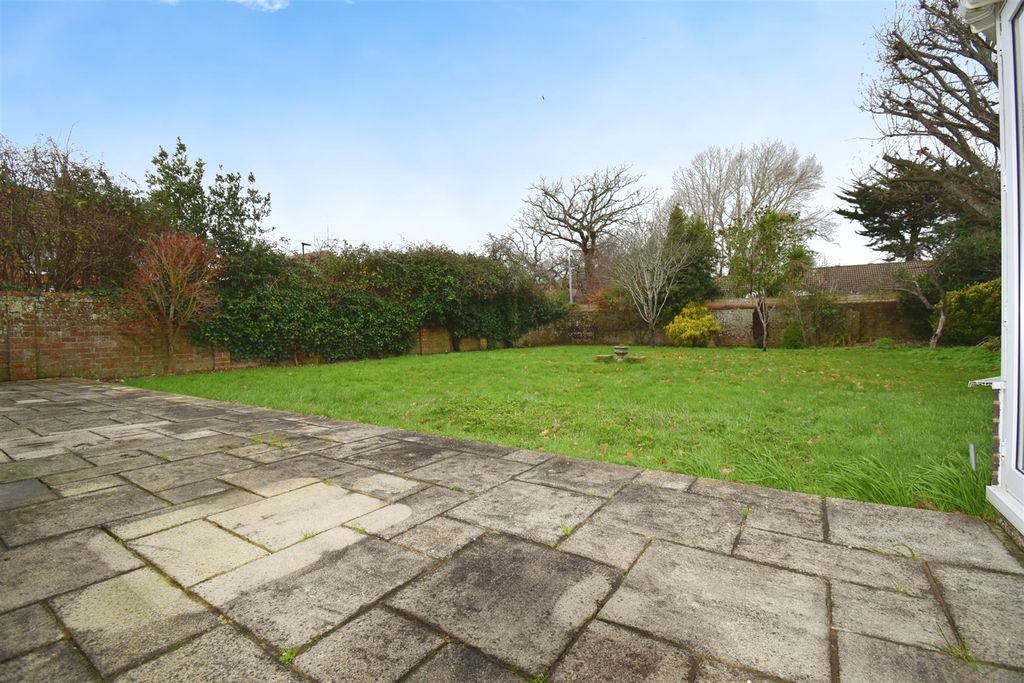 Property photo 3 of 16 Garden