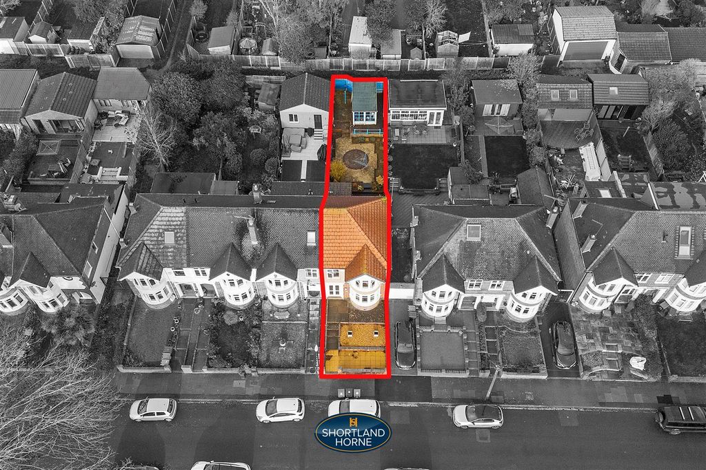 Property photo 2 of 24 32 Lake View Road (4 Of 28).Jpg