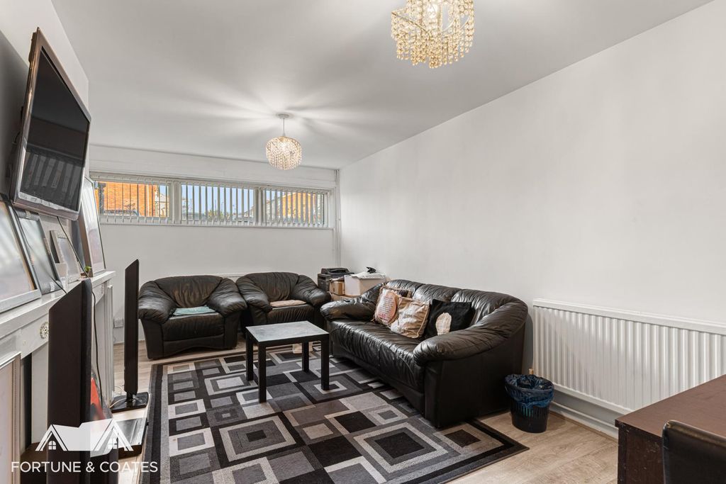 Property photo 2 of 17 Hookfield_4.Jpg