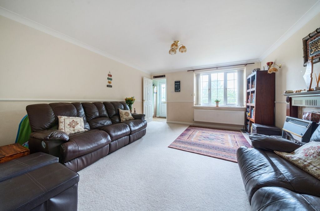 Property photo 2 of 23 1182880 (2)