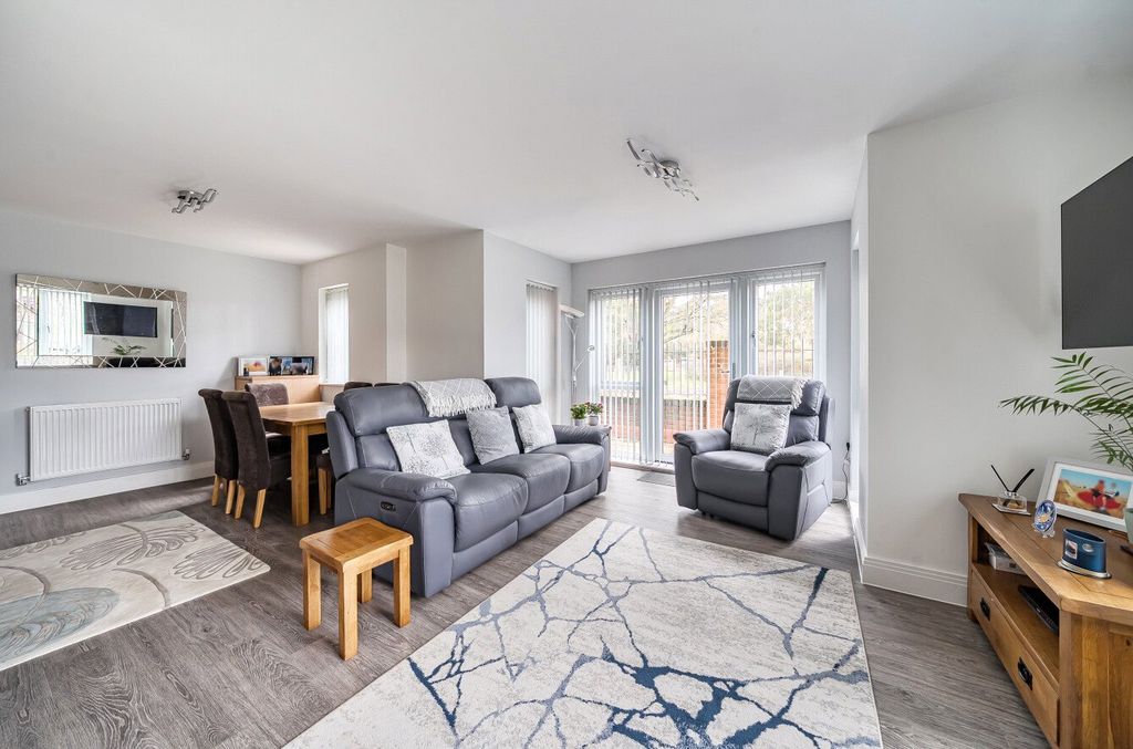 Property photo 3 of 21 Picture No. 18