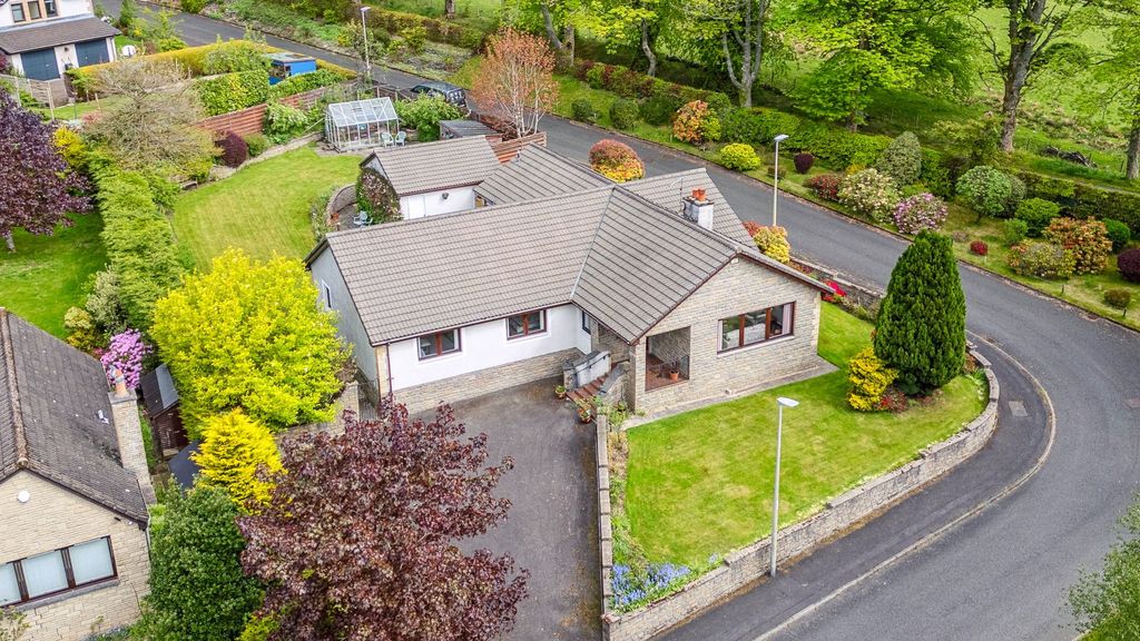 Property photo 1 of 37