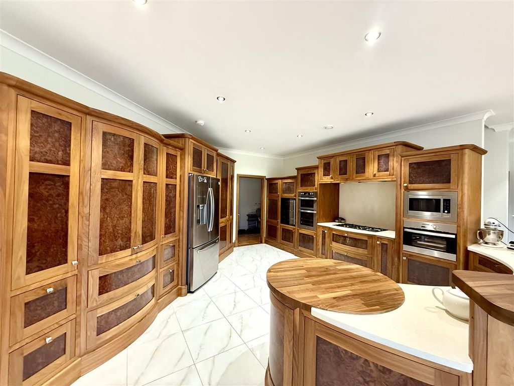 Property photo 2 of 44 Kitchen/Living Room
