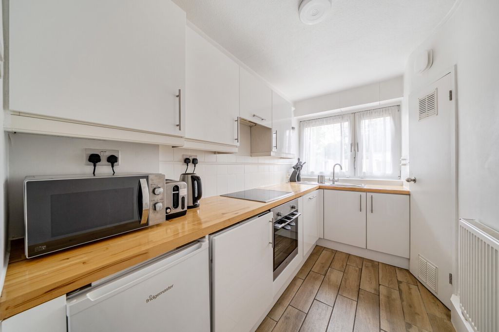 Property photo 2 of 14 1508650-12-1A0625...