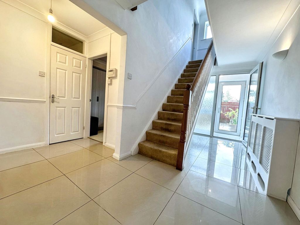Property photo 2 of 30