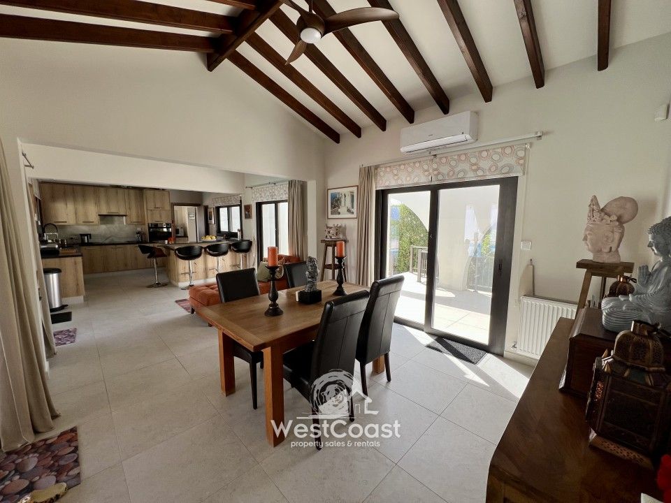 Property photo 2 of 44