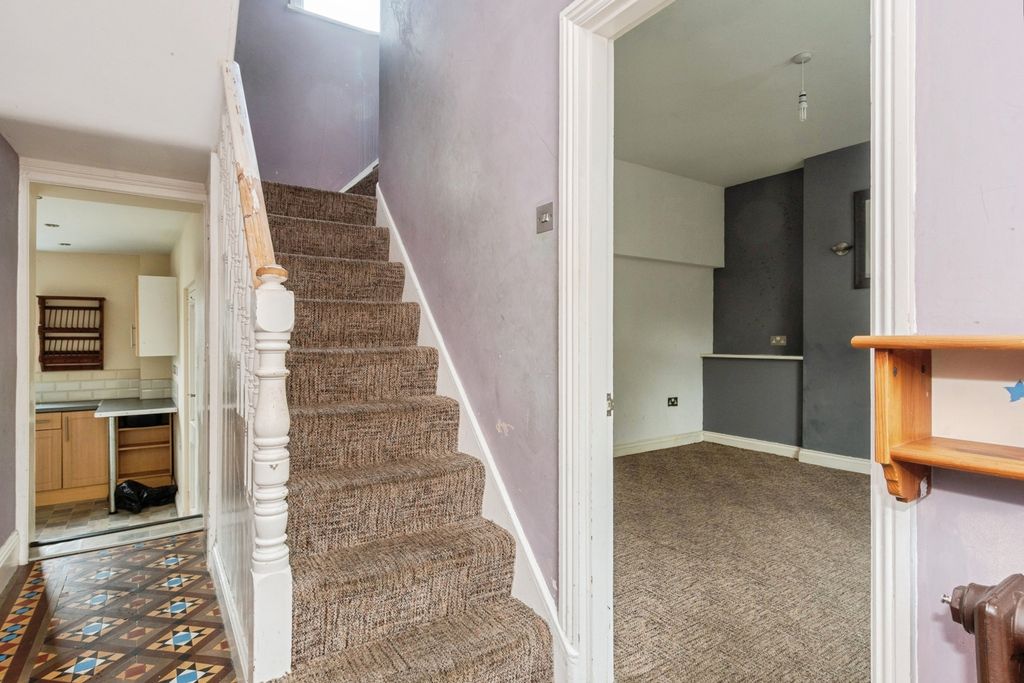 Property photo 2 of 16 Hallway