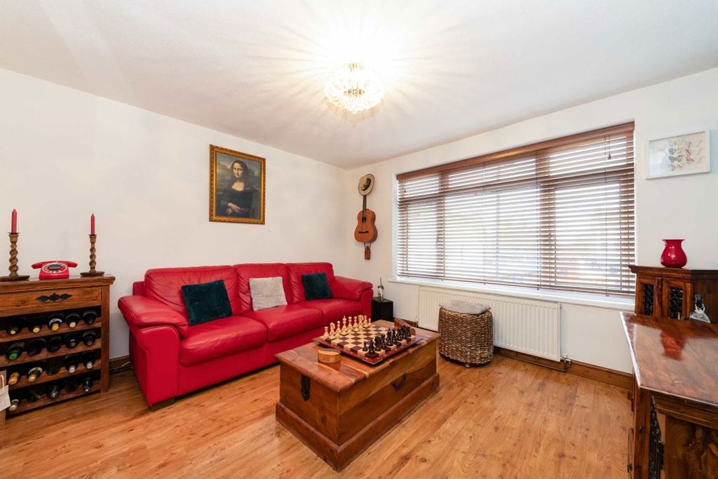 Property photo 2 of 6