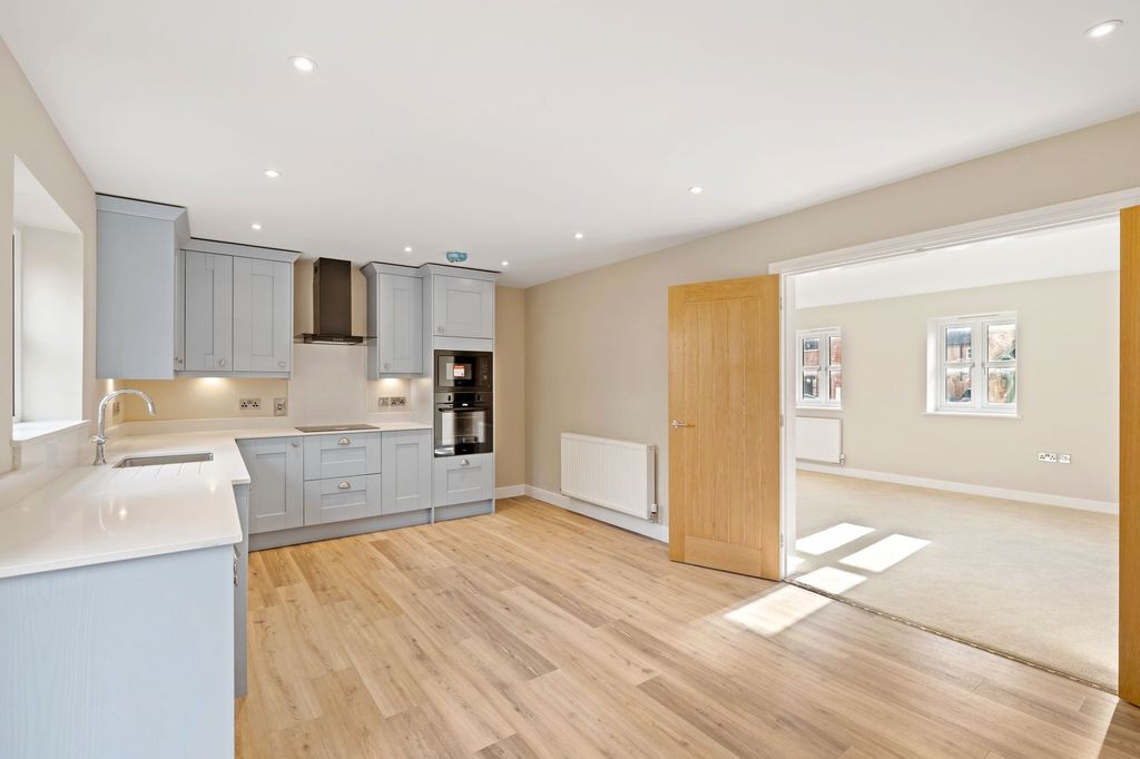 Property photo 2 of 21