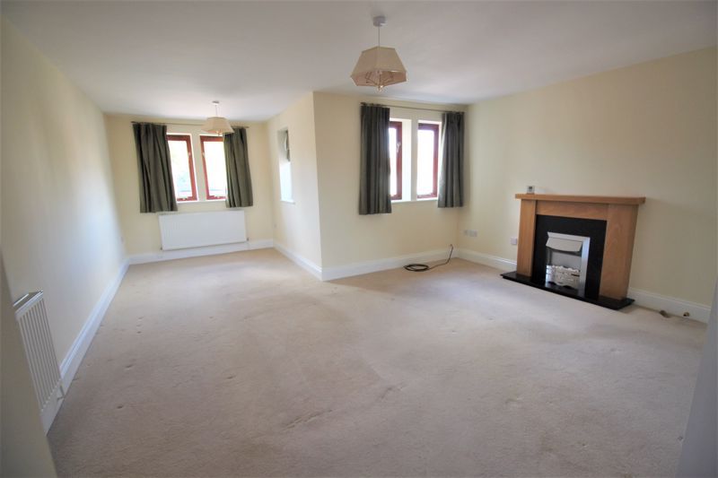 Property photo 3 of 8 Photo 7