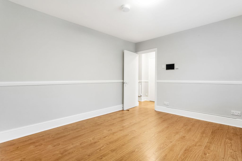 Property photo 3 of 10 Lounge