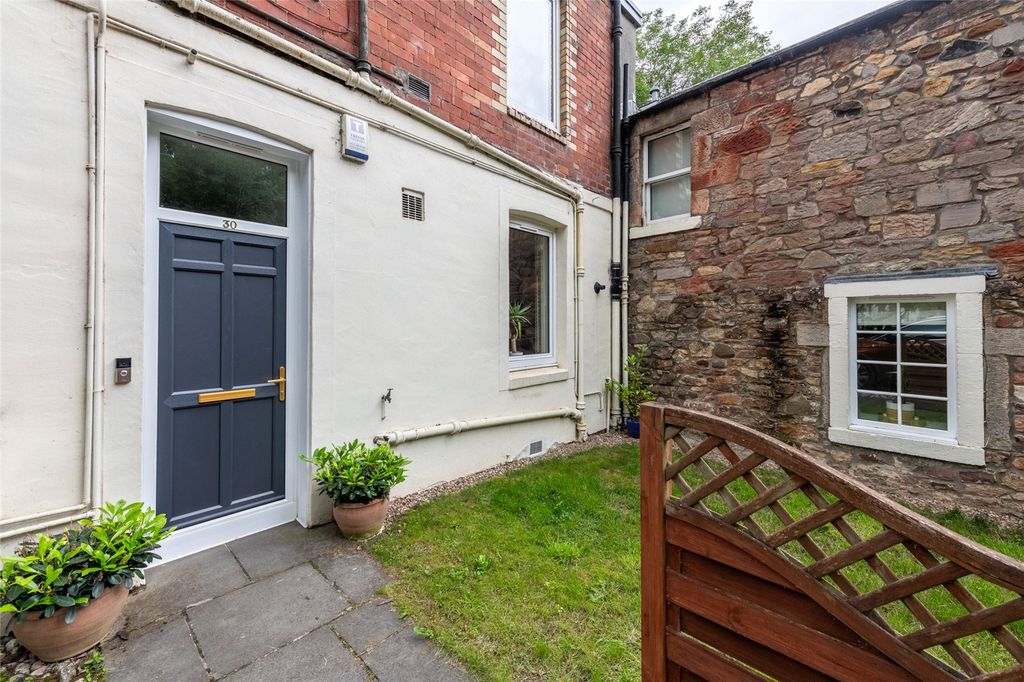 Property photo 1 of 33 Ellen's Glen 1548