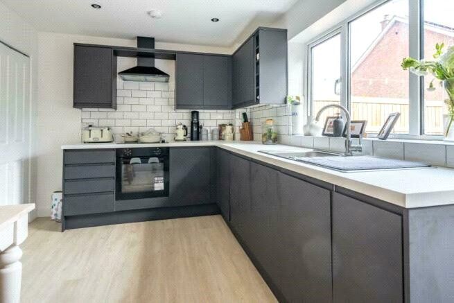 Property photo 3 of 9 Kitchen (1)