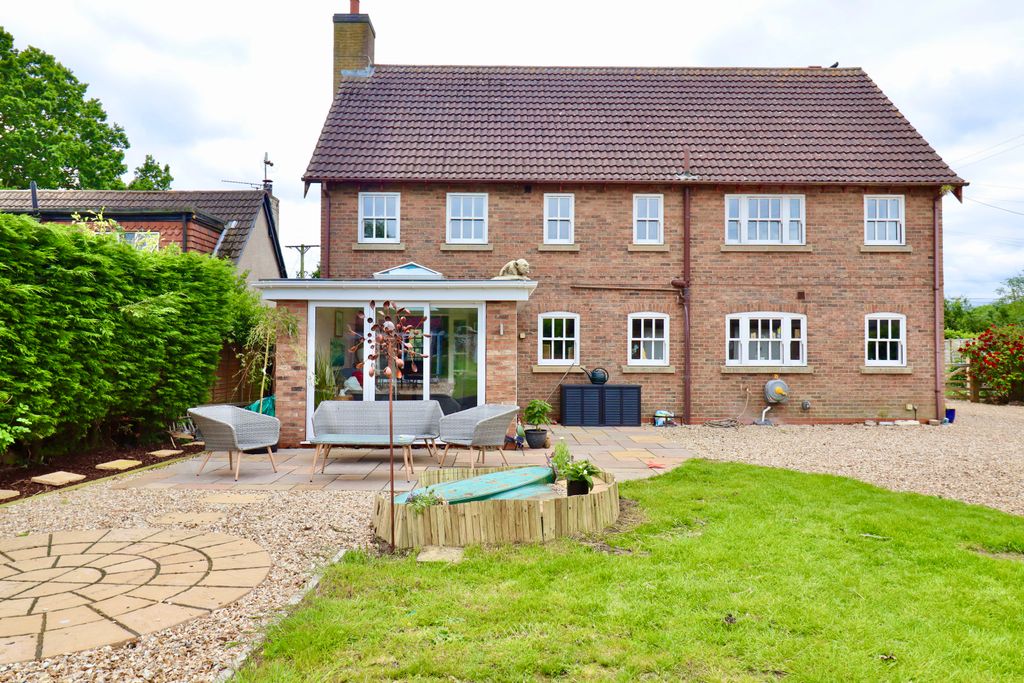 Property photo 1 of 28