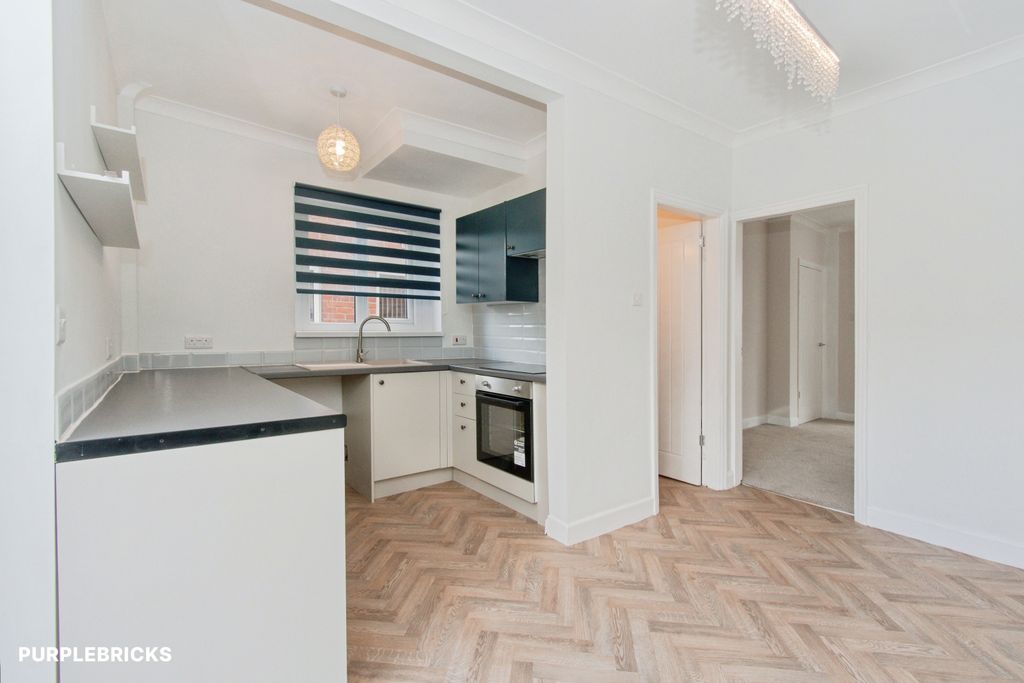 Property photo 2 of 22 Kitchen/Dining Room