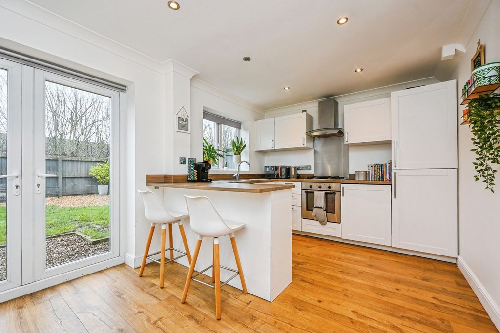 Property photo 3 of 8 Dining Kitchen