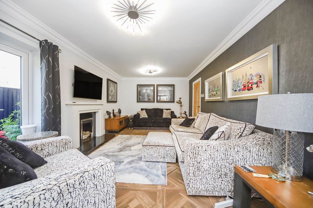 Property photo 2 of 47