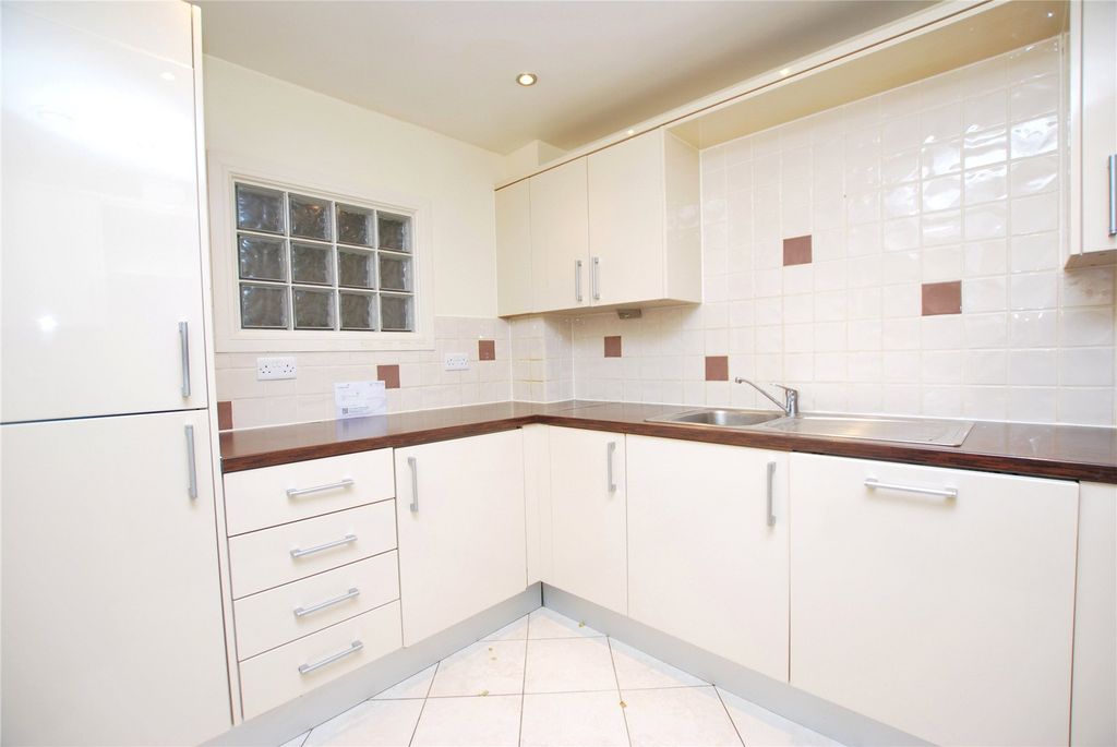 Property photo 2 of 8 Picture No. 13