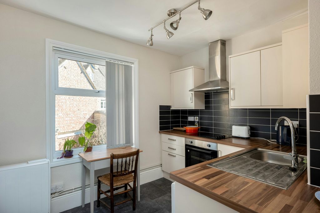 Property photo 3 of 8 1 Church Street Charlbury12.Jpg