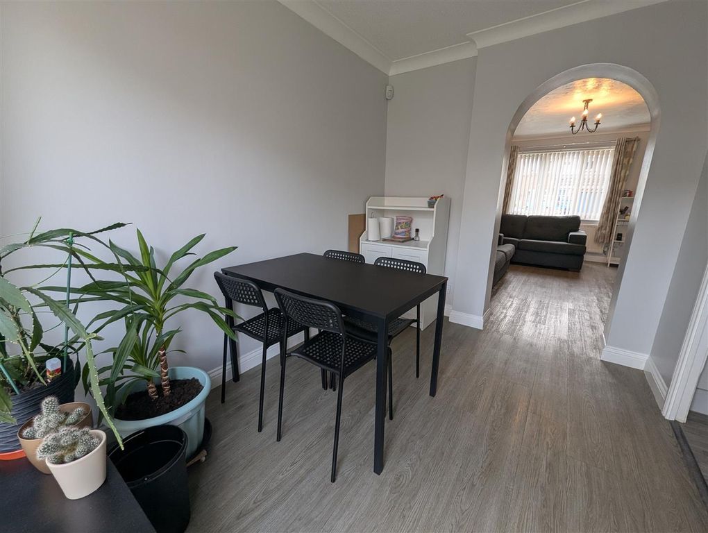 Property photo 3 of 12 Dining Area