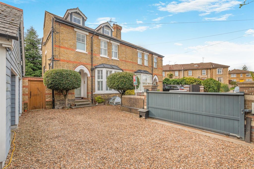 Property photo 3 of 26 Externally