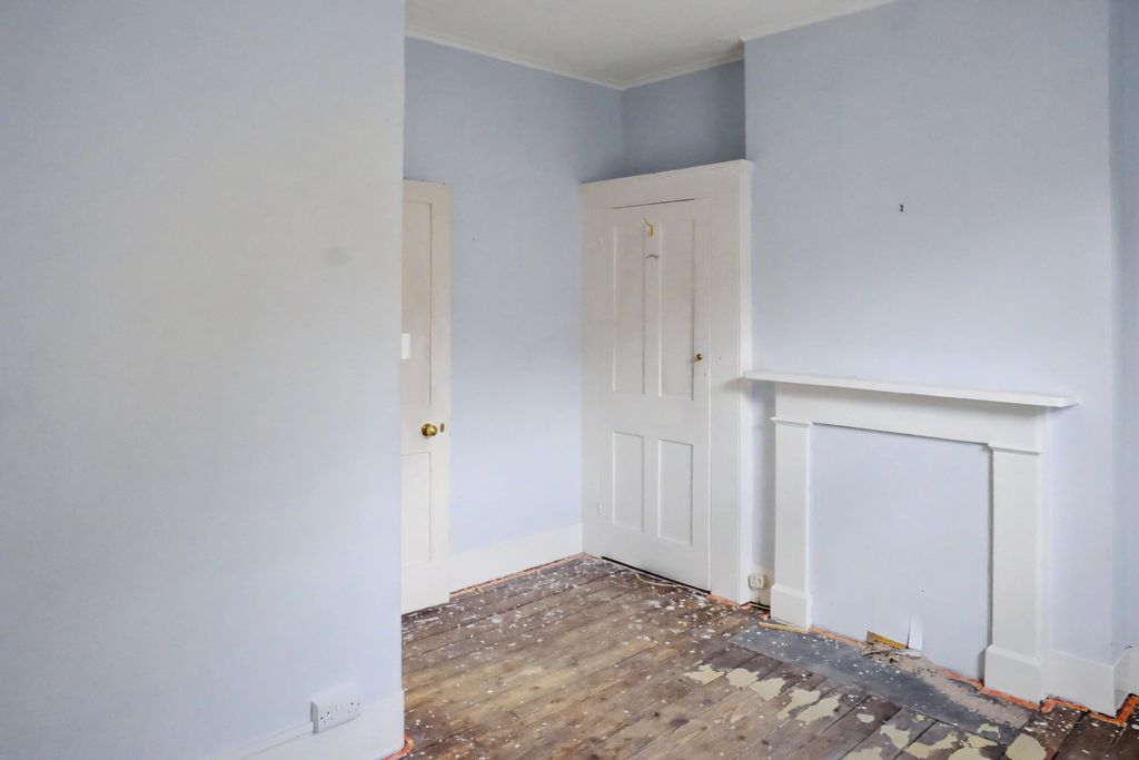 Property photo 3 of 15 24 Warwick Chambers, Pater Street, Kensington, London, W8 6En