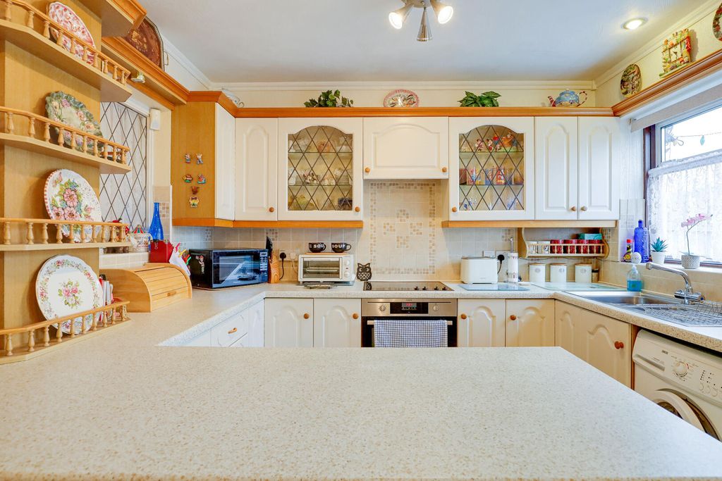 Property photo 3 of 23 Kitchen