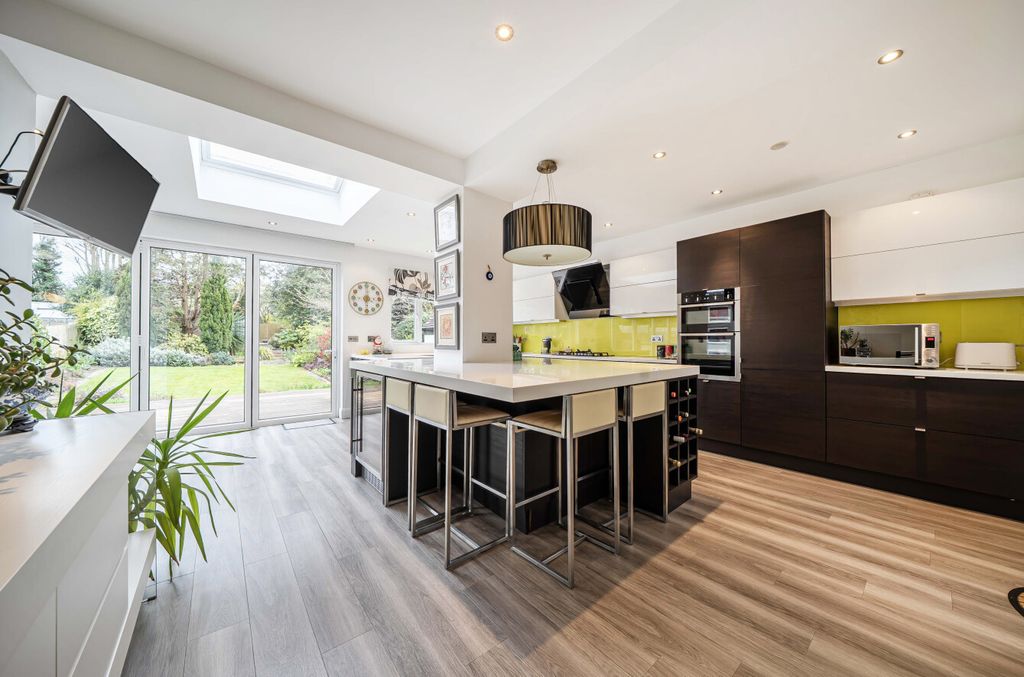 Property photo 2 of 23 1437887-11-69cd5A...