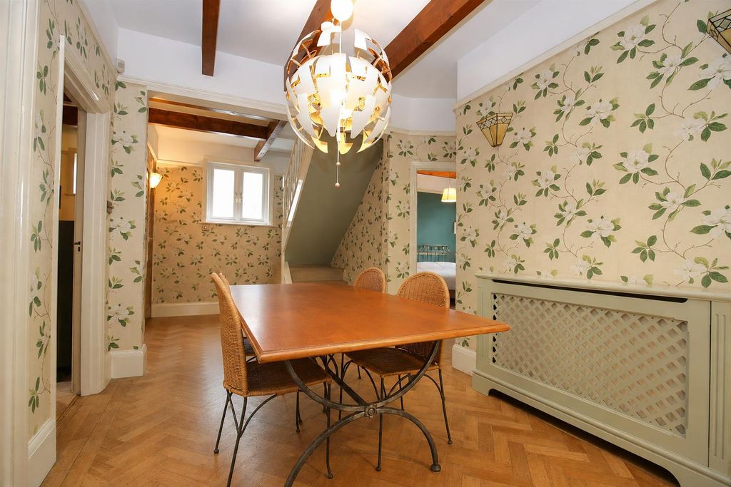 Property photo 3 of 13 Entrance/Diner
