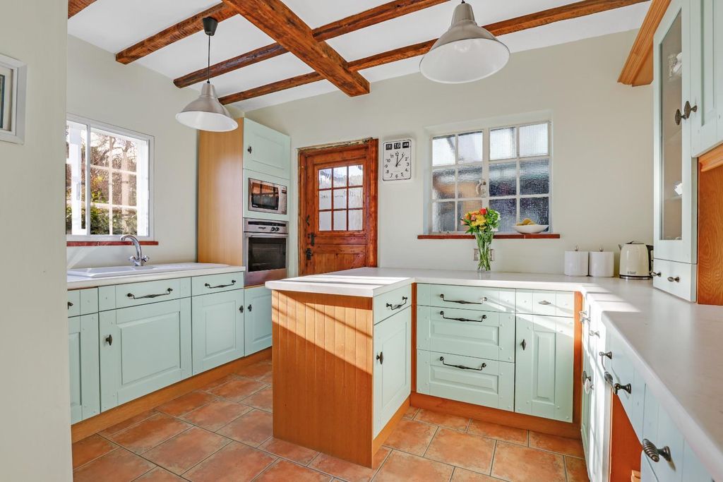 Property photo 3 of 16 15-1d97Jhpropworld - 74 Winn Road - 13.Jpg