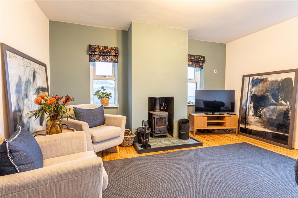 Property photo 2 of 27 Chapters - 2 Butt Green 21.10.25 -29.Jpg