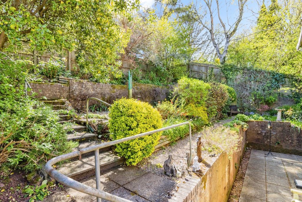 Property photo 2 of 20