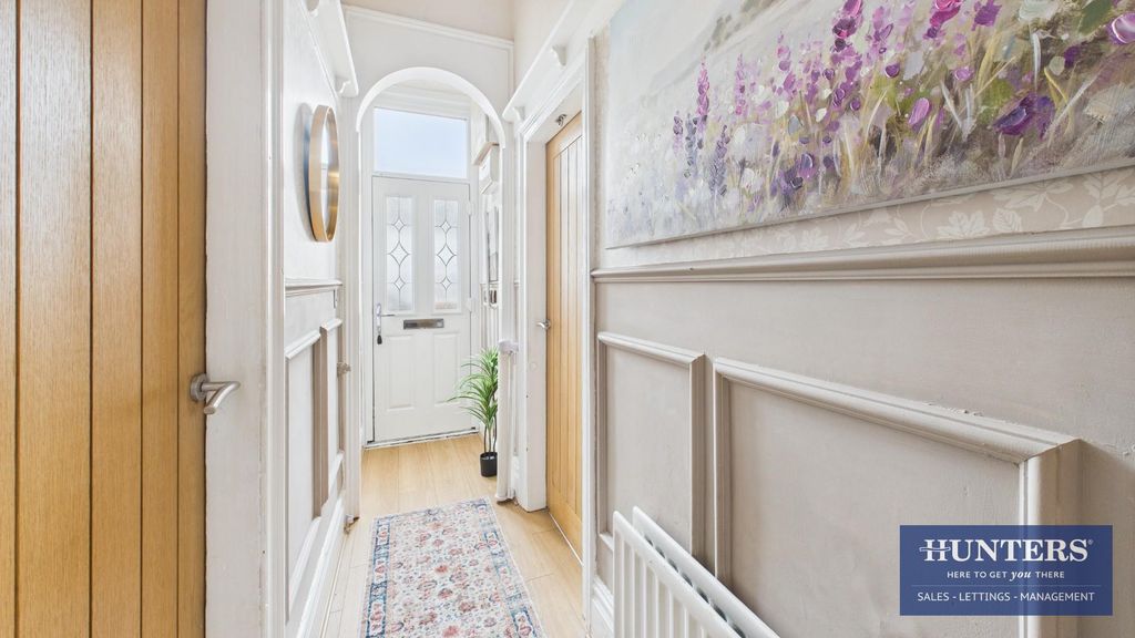 Property photo 2 of 12 Hallway