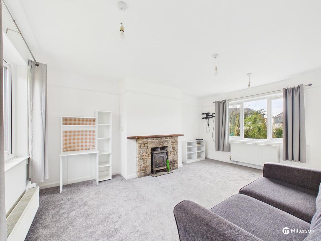 Property photo 3 of 17 Living Room