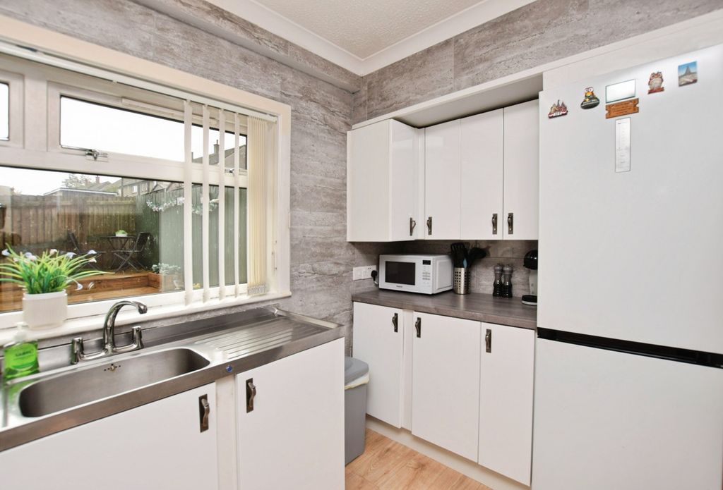 Property photo 2 of 21