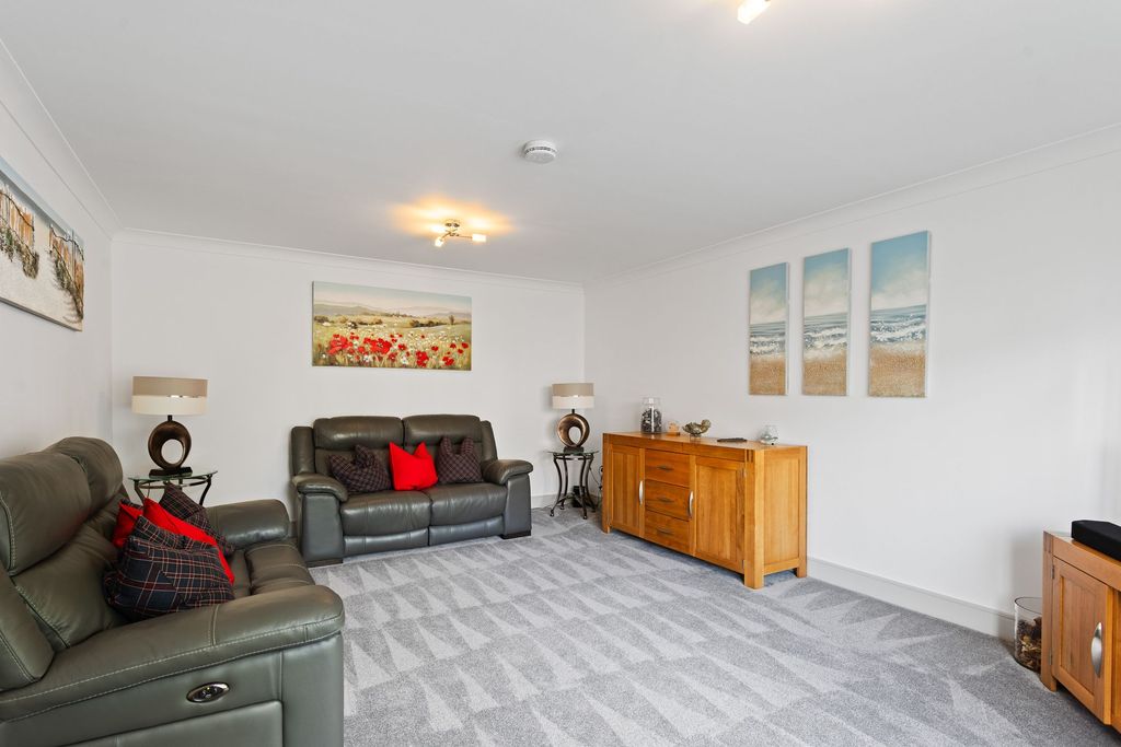 Property photo 3 of 32