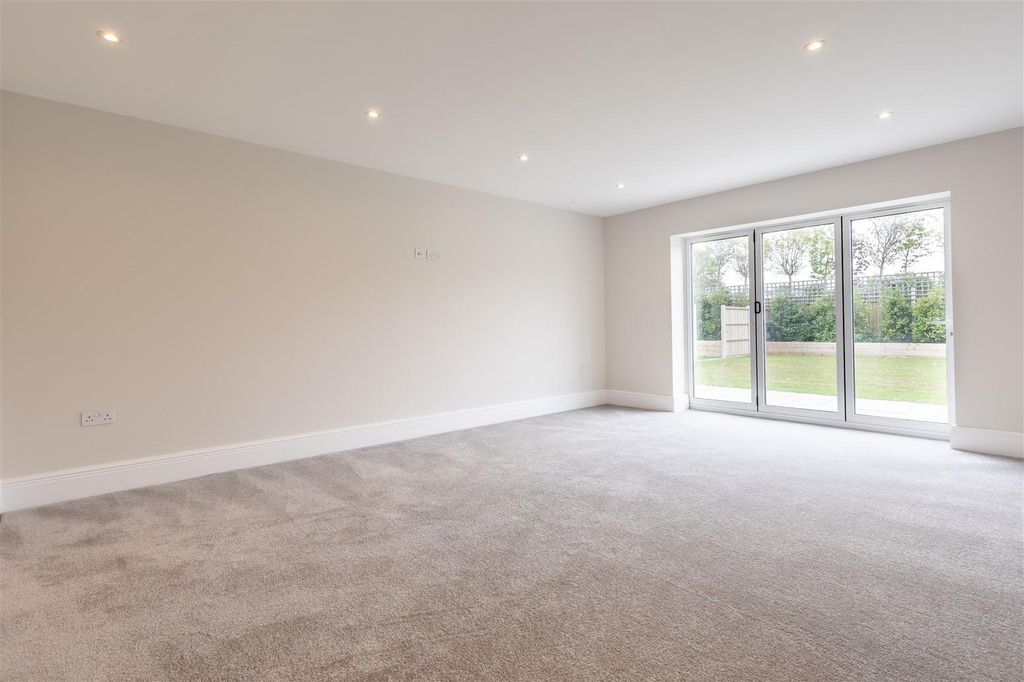 Property photo 3 of 20 Plot 2 Mott Street  (8).Jpg