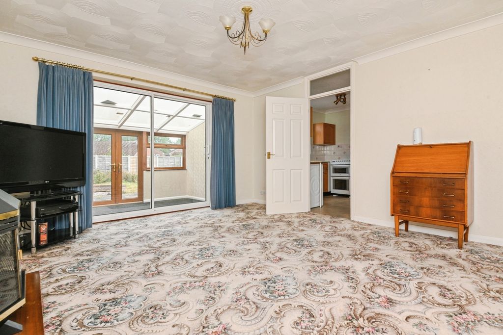 Property photo 2 of 14 Living Room