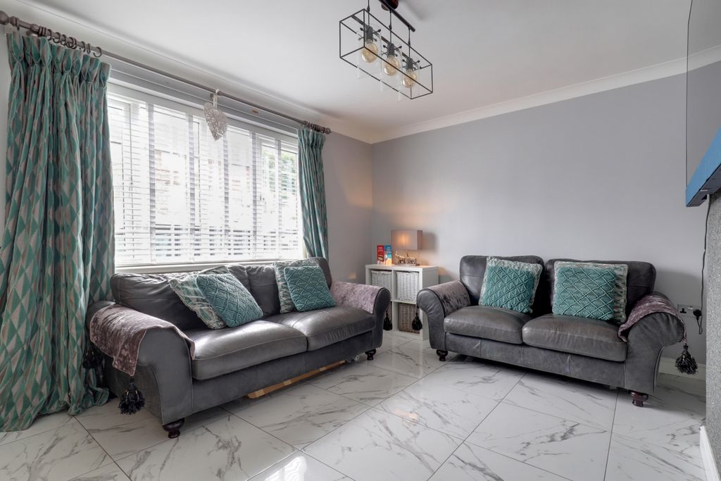 Property photo 3 of 19 3- Rob Hammond Ewemove Pontefract