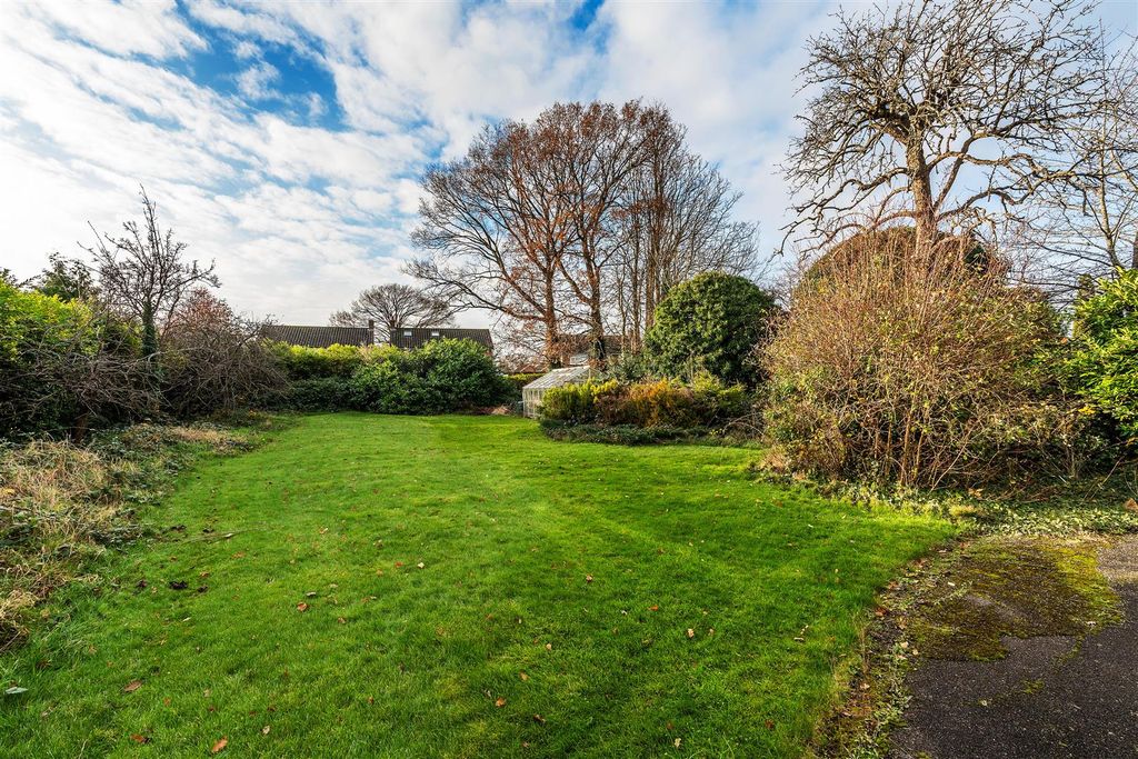 Property photo 2 of 16 Eastwick-Drive-28.Jpg