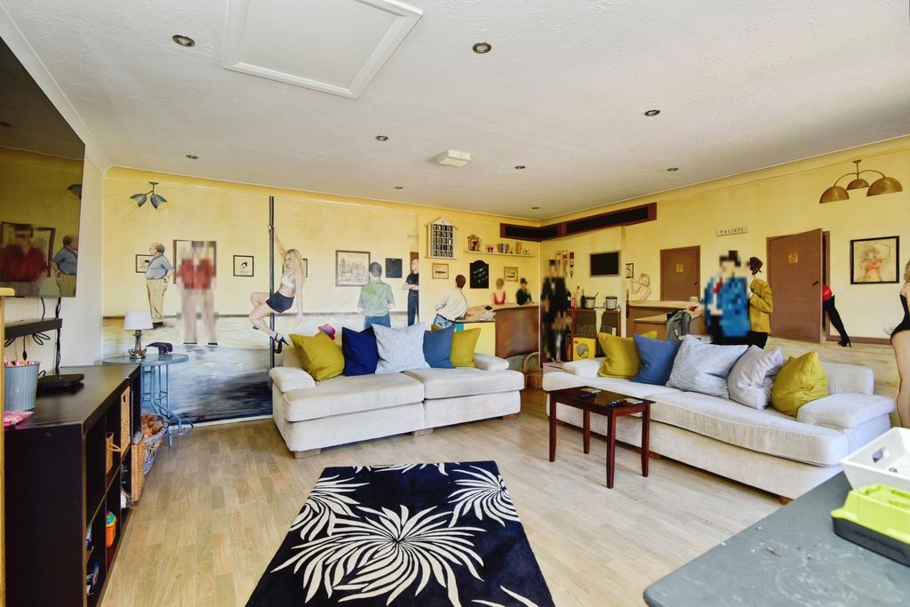 Property photo 2 of 20 Family Room