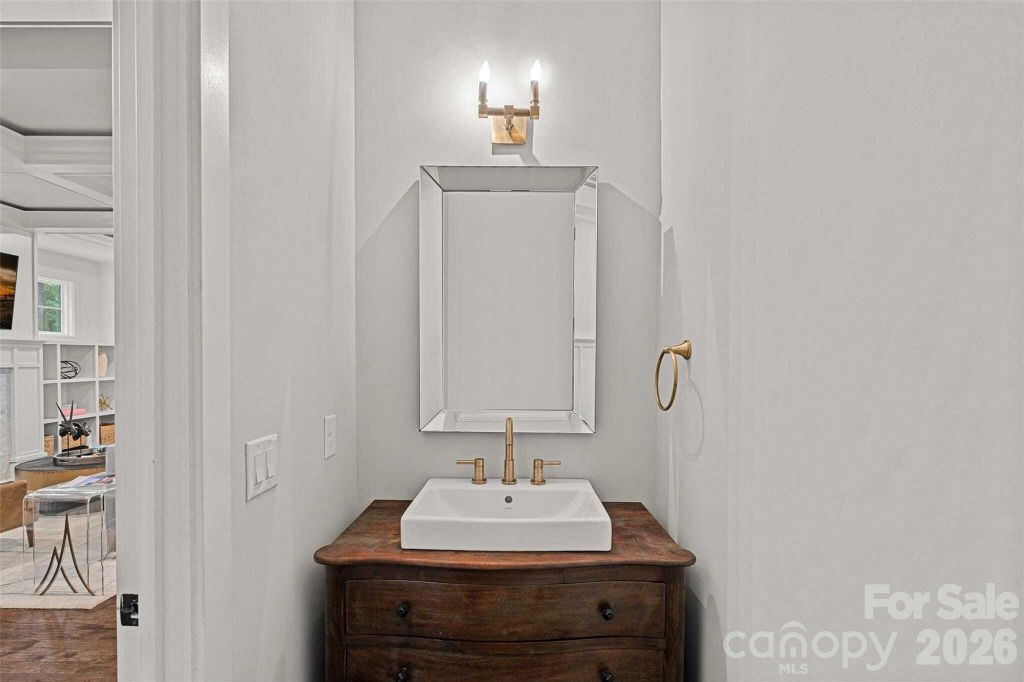 Property photo 3 of 8 <Alttext/>