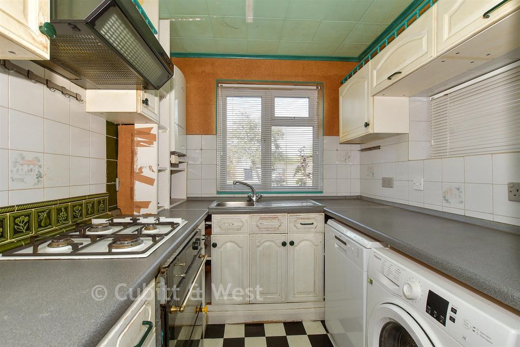 Property photo 3 of 16 Kitchen