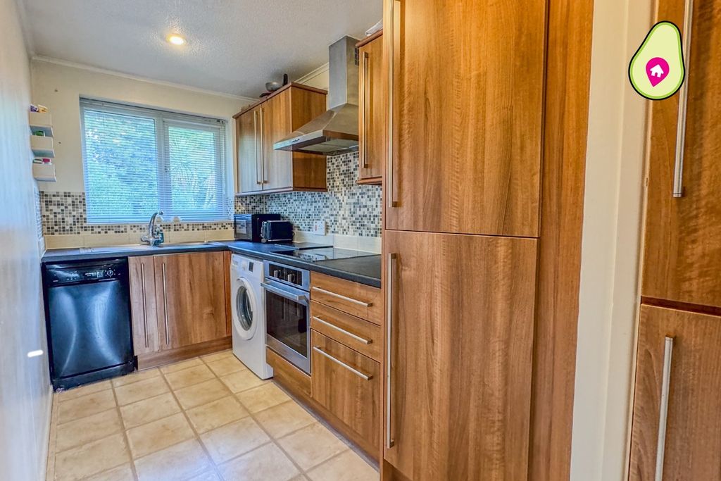 Property photo 2 of 8 4391784