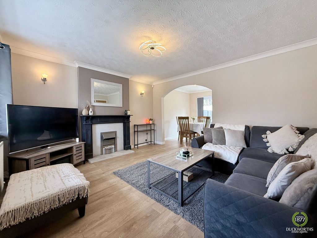 Property photo 2 of 28