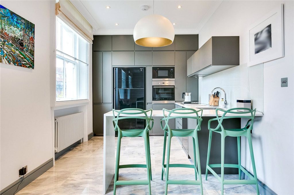 Property photo 3 of 8 Kitchen/Dining